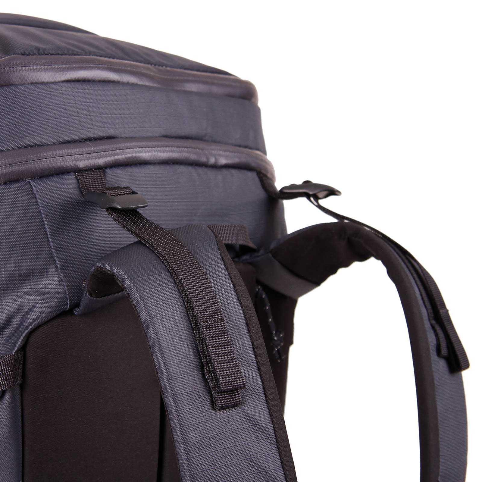 The Yagi 28L is a freeriding and ski touring backpack. Minimalist but